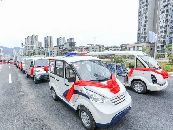 校园巡逻车多少钱-忻州师范学院新校区校园安保上岗执勤[五菱]
