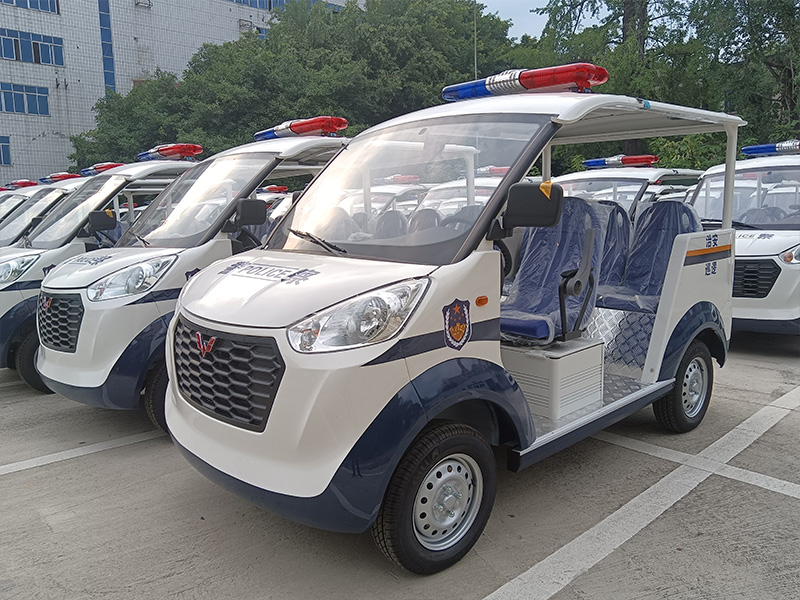 四轮巡逻电动车